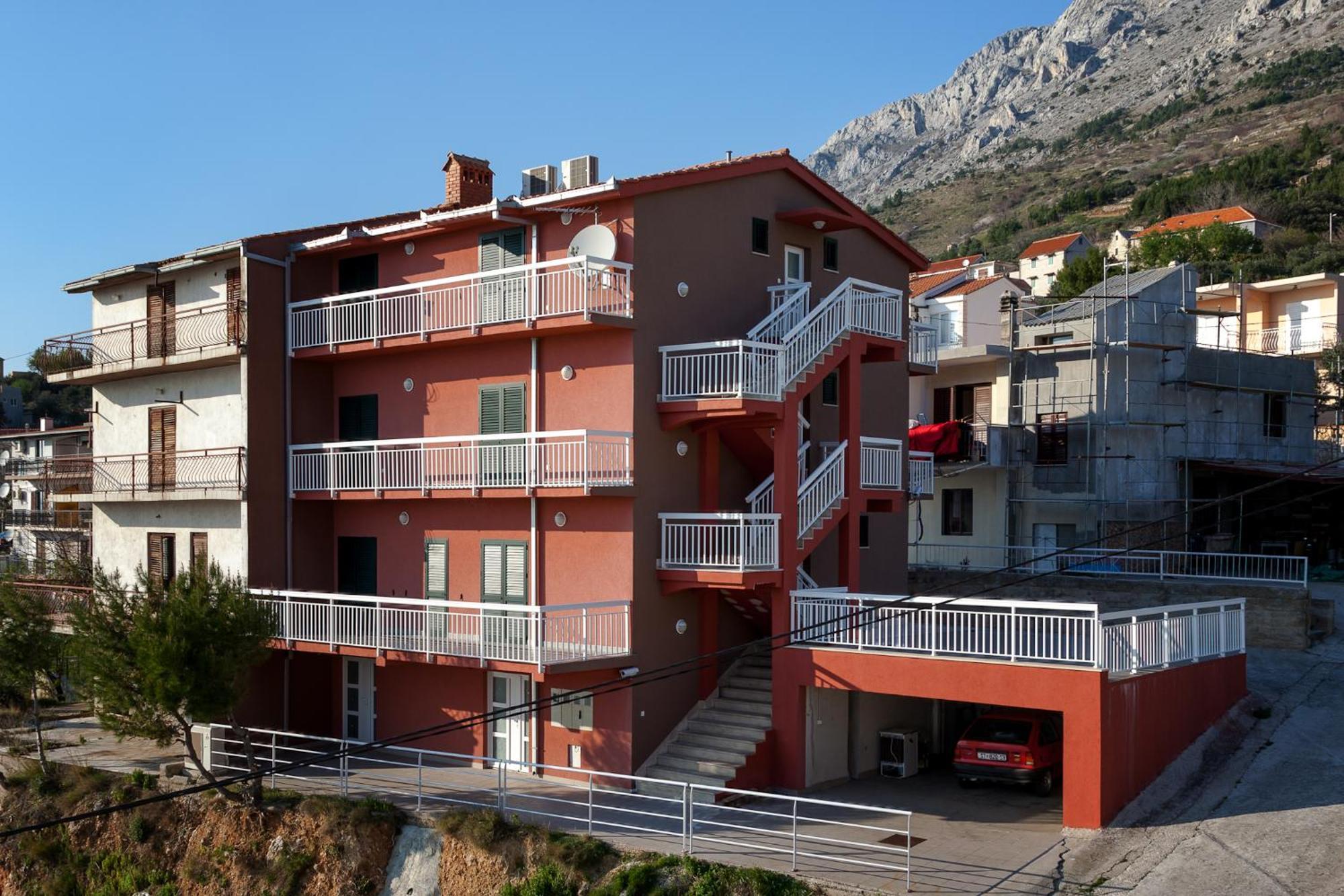 Apartments Toni Omis Exterior photo